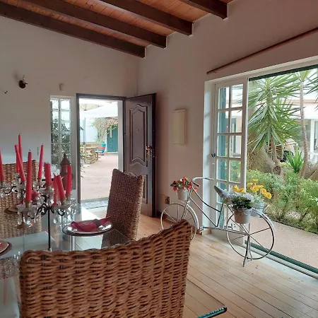 Gasthof Casa Rustica Com Piscina E Jardim Calhandriz